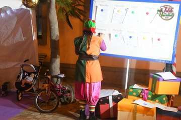 La alcaldesa de Telde alaba el ambiente mágico de la Casa de la Navidad/Francisco Javier Santana y TA.